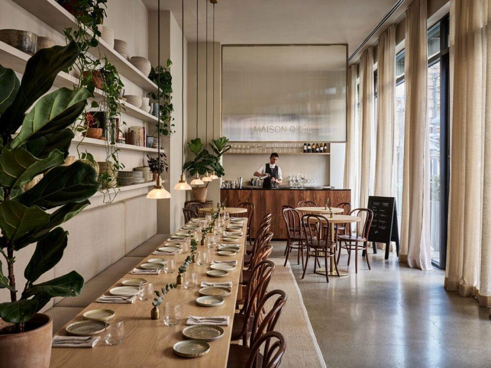aranżacja oświetlenia w restauracji